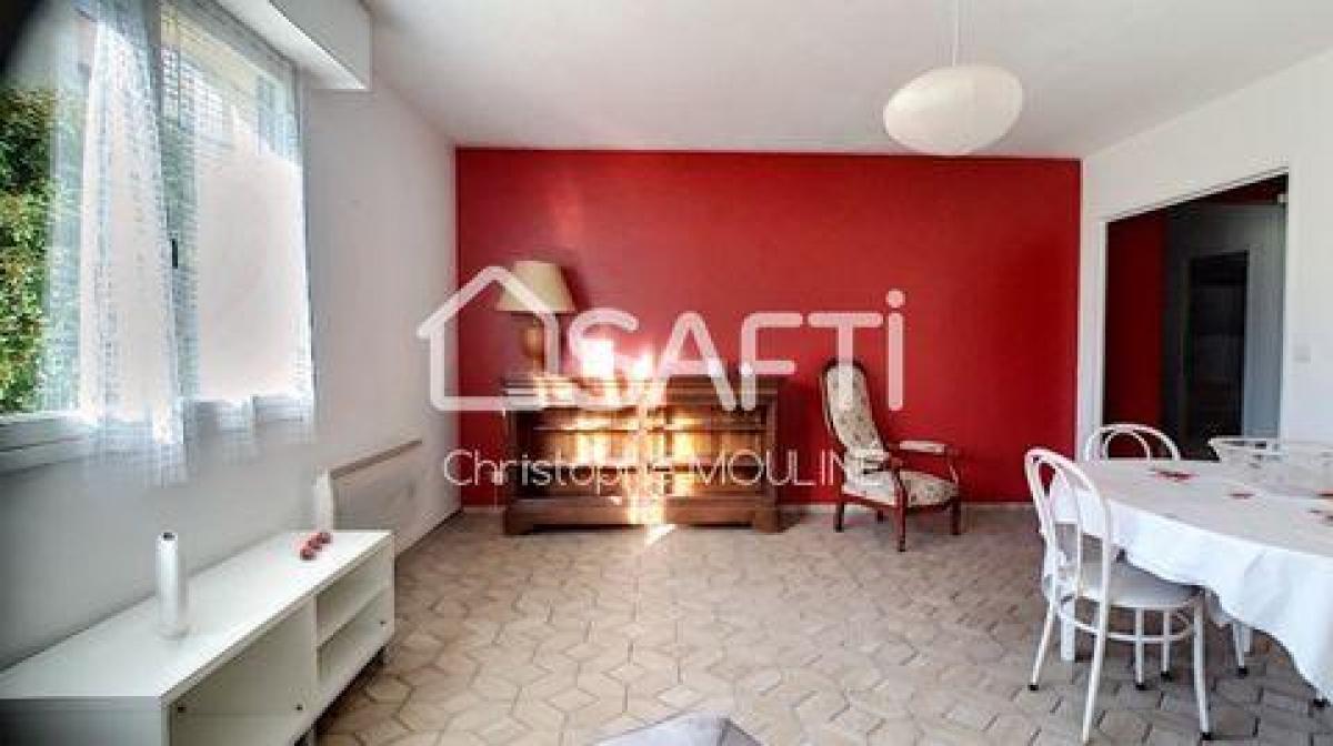 2 bedrooms Apartment in Gradignan, France No. 5637