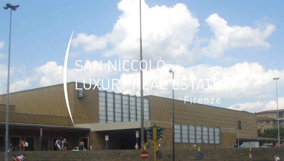 2 rooms Commercial property in Florence, Italy No. 209345