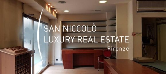 2 rooms Commercial property in Florence, Italy No. 209345 2