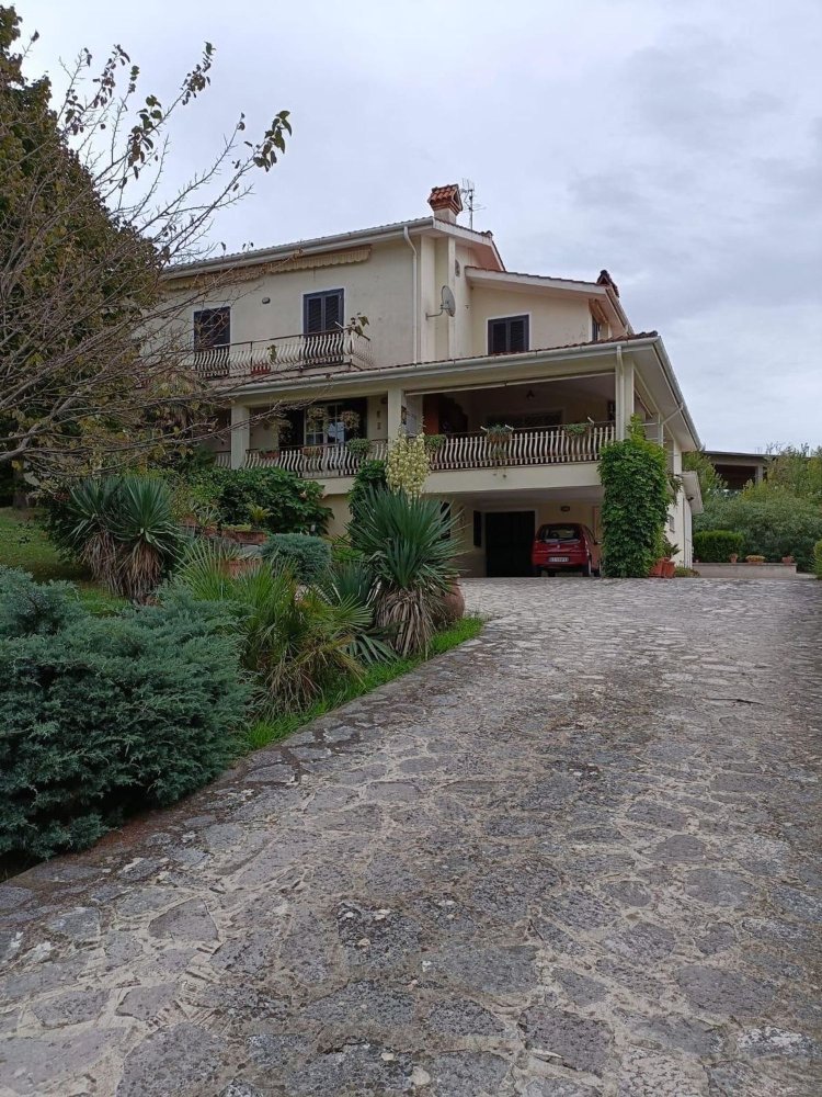 8-Zimmer Villa in Cervaro, Italy, Nr. 279455