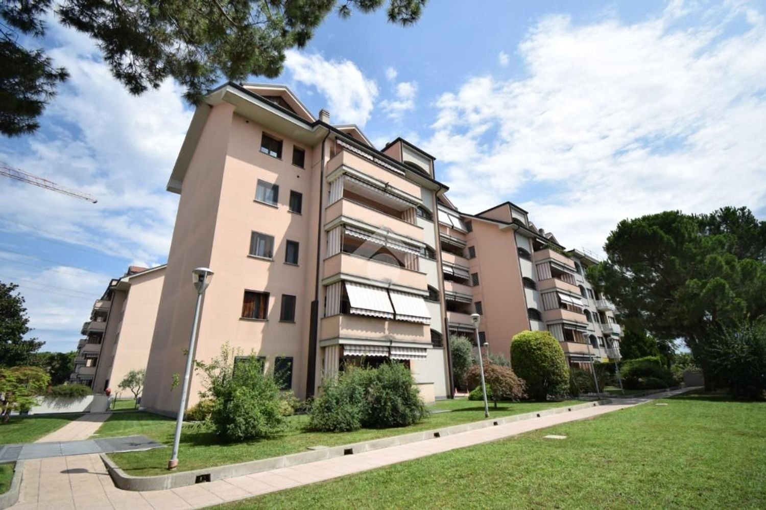 Квартира с 2 комнатами в Бругерио, Италия № 273755