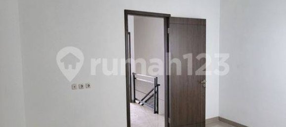 3 bedrooms House in Jakarta, Indonesia No. 1870 18