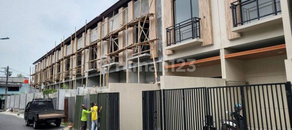 3 bedrooms House in Jakarta, Indonesia No. 1870 24