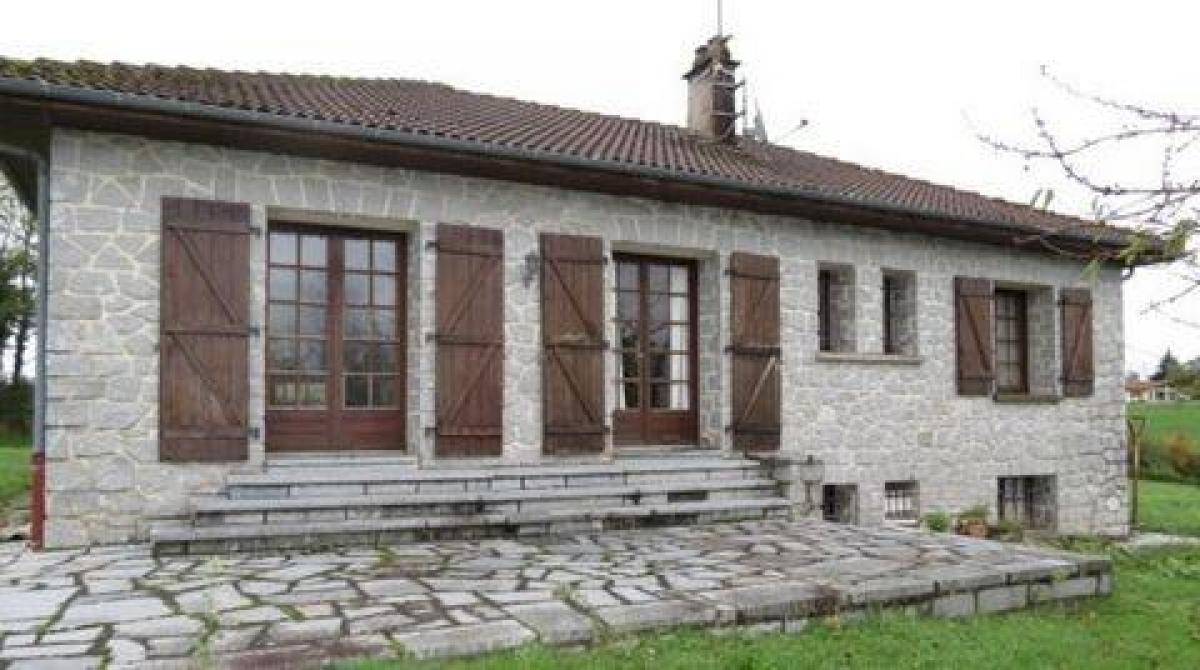Casa de 3 dormitorios en Boisseuil, France No. 31644