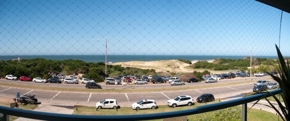 Apartamento de 2 dormitorios en Maldonado, Uruguay No. 7225