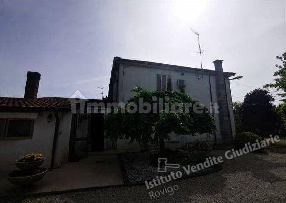 5 bedrooms Apartment in Lendinara, Italy No. 52426