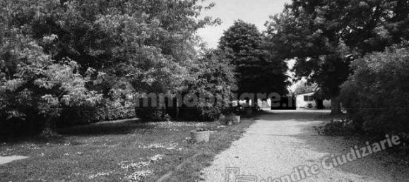 5 bedrooms Apartment in Lendinara, Italy No. 52426 4