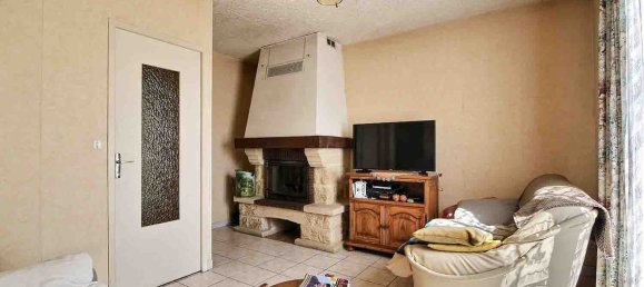 3 Schlafzimmer Haus in Le Charme, France, Nr. 240273 6