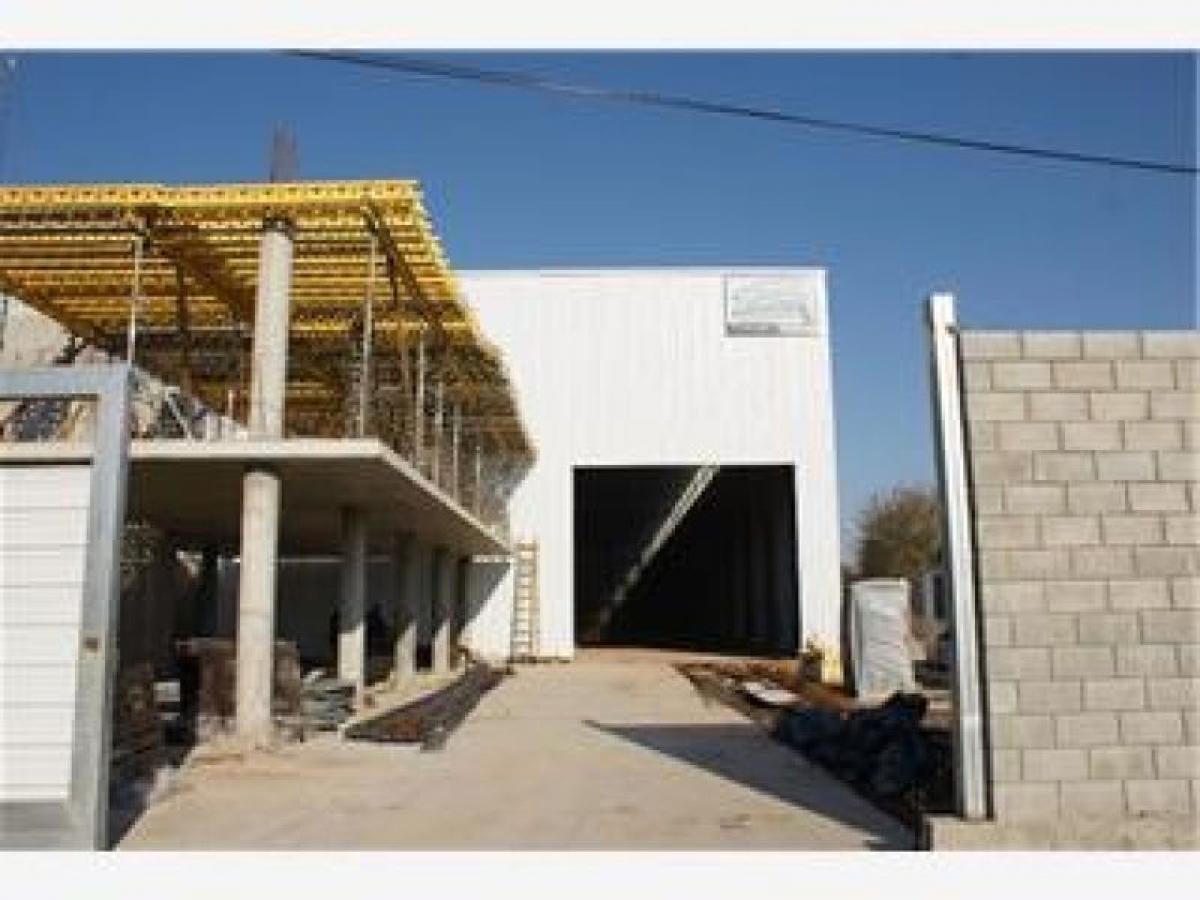 Propriété commerciale à Moreno, Argentina 4200m² No. 28546