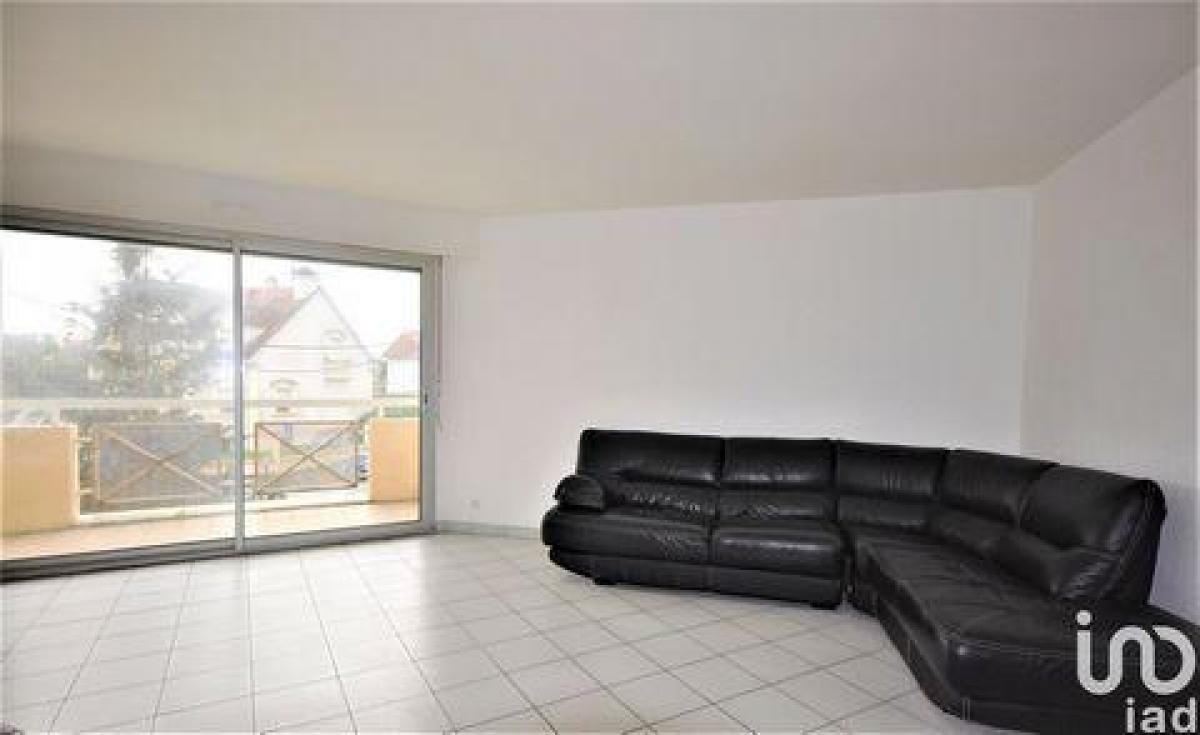 2 bedrooms Condo in Villeparisis, France No. 30412