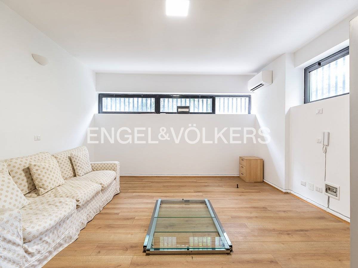 3 rooms Office in Rome, Italy No. 131291