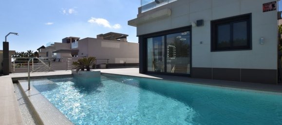 5 bedrooms Villa in San Miguel de Salinas, Spain No. 184780 7