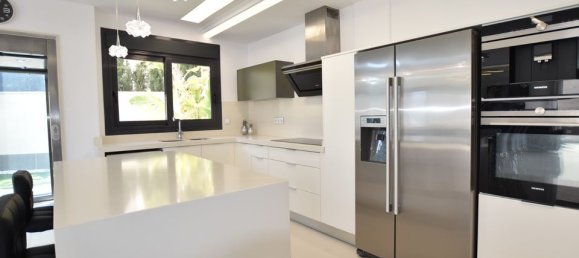 5 bedrooms Villa in San Miguel de Salinas, Spain No. 184780 9