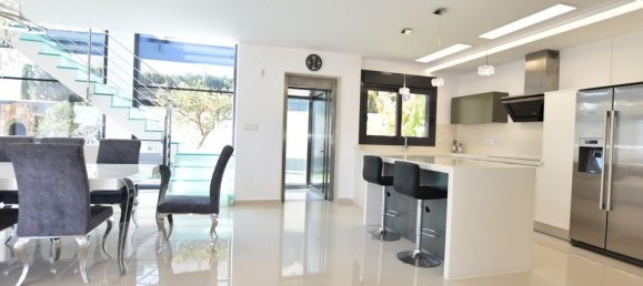 5 bedrooms Villa in San Miguel de Salinas, Spain No. 184780 8