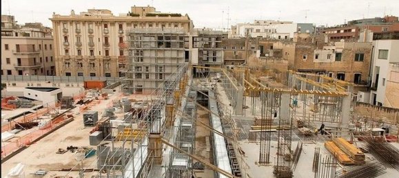 261m² Office in Lecce, Italy No. 96782 44