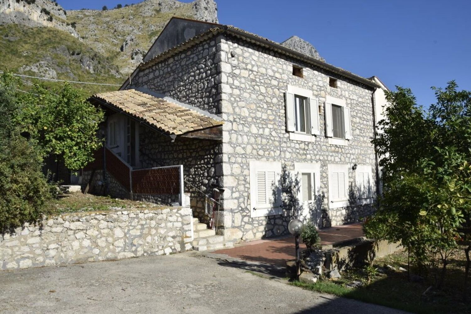 10 bedrooms House in Ausonia, Italy No. 363699