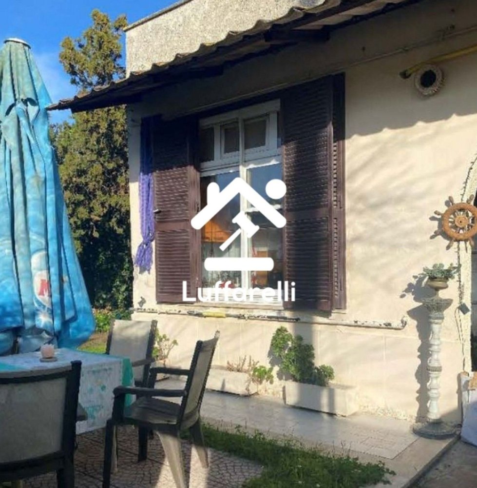 4 rooms Apartment in Rome, Italy No. 189854