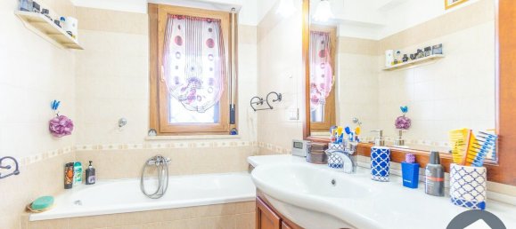 3 rooms Apartment in Pomezia, Italy No. 137894 3