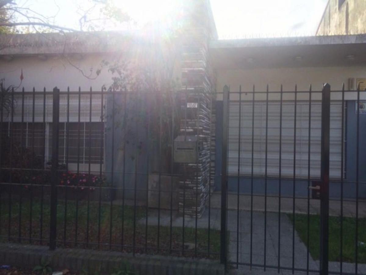 2 bedrooms House in Quilmes, Argentina No. 8244