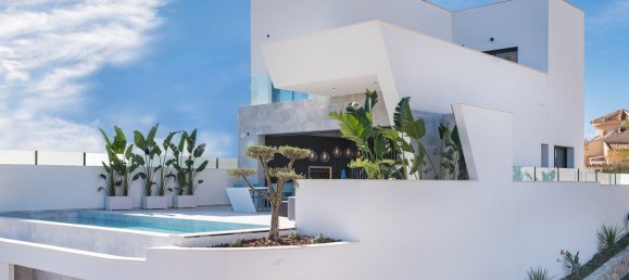 5 bedrooms Villa in Los Altos, Spain No. 9170 2