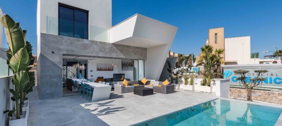 5 bedrooms Villa in Los Altos, Spain No. 9170 14