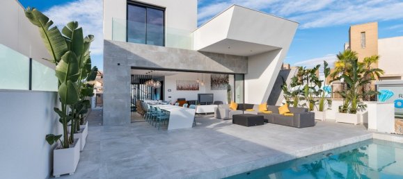 5 bedrooms Villa in Los Altos, Spain No. 9170 9