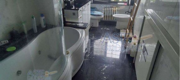 4 rooms Apartment in Rome, Italy No. 199949 5