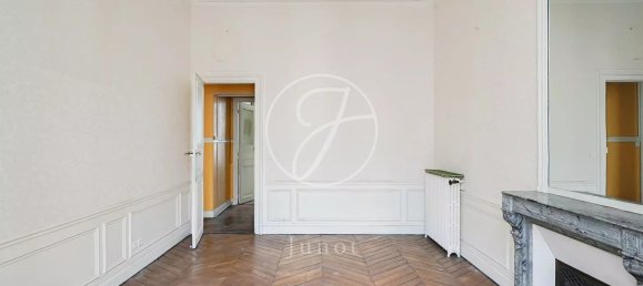 5 bedrooms Apartment in Paris, France No. 131352 15