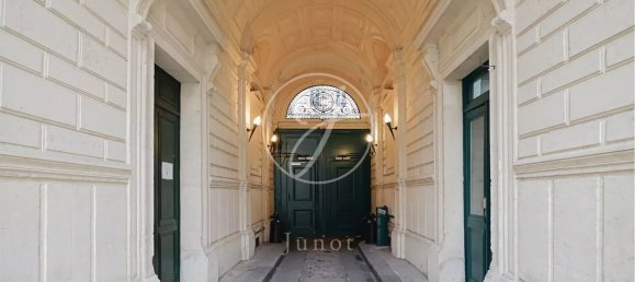 5 bedrooms Apartment in Paris, France No. 131352 30