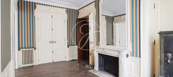 5 bedrooms Apartment in Paris, France No. 131352 13