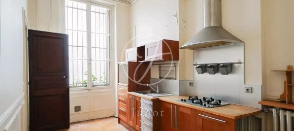 5 bedrooms Apartment in Paris, France No. 131352 27