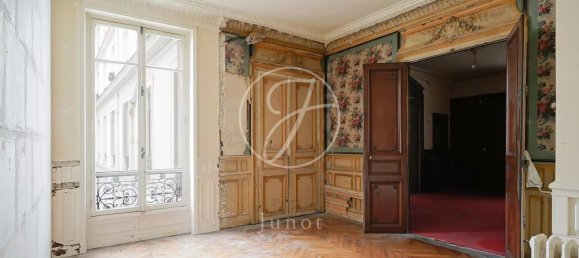 5 bedrooms Apartment in Paris, France No. 131352 24