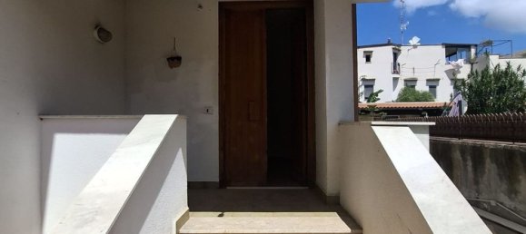 Villa de 4 dormitorios en Palermo, Italy No. 350084 11