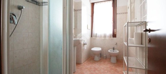 3 rooms Apartment in Prato, Italy No. 271879 16