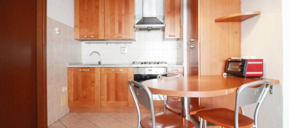 3 rooms Apartment in Prato, Italy No. 271879 3