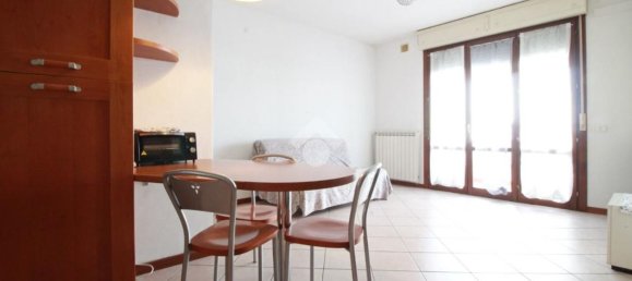 3 rooms Apartment in Prato, Italy No. 271879 2