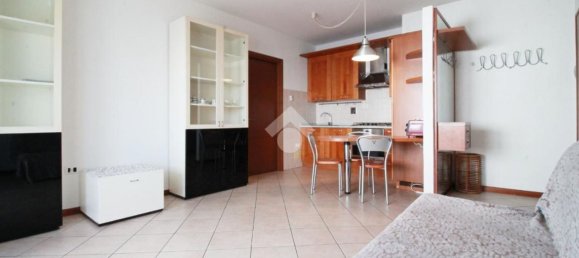 3 rooms Apartment in Prato, Italy No. 271879 4