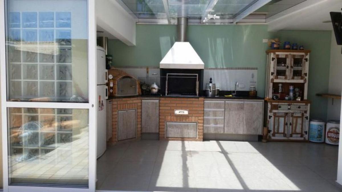 Casa de 4 dormitorios en Sao Paulo, Brazil No. 589614