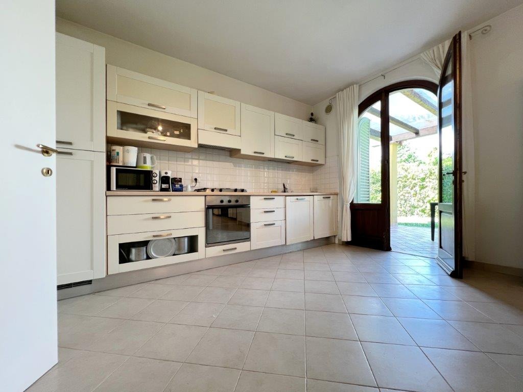 6 rooms Villa in Forte dei Marmi, Italy No. 36478