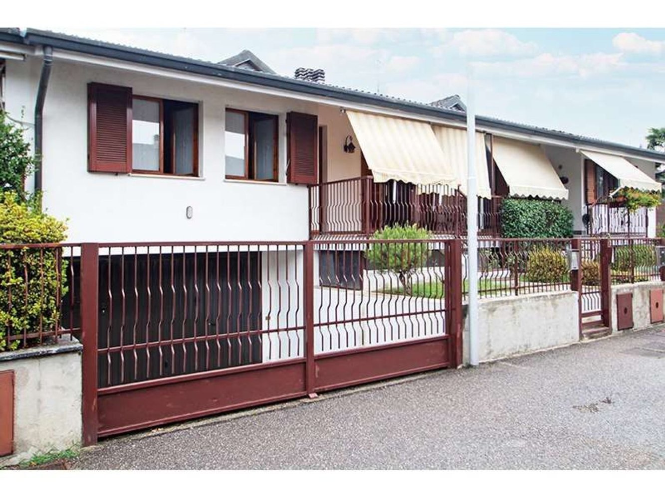 Вилла с 3 комнатами в Кастильоне Олона, Италия № 312010