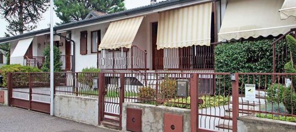 Вилла с 3 комнатами в Кастильоне Олона, Италия № 312010 2