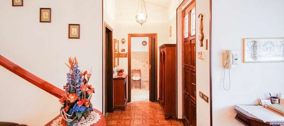 Вилла с 3 комнатами в Кастильоне Олона, Италия № 312010 5