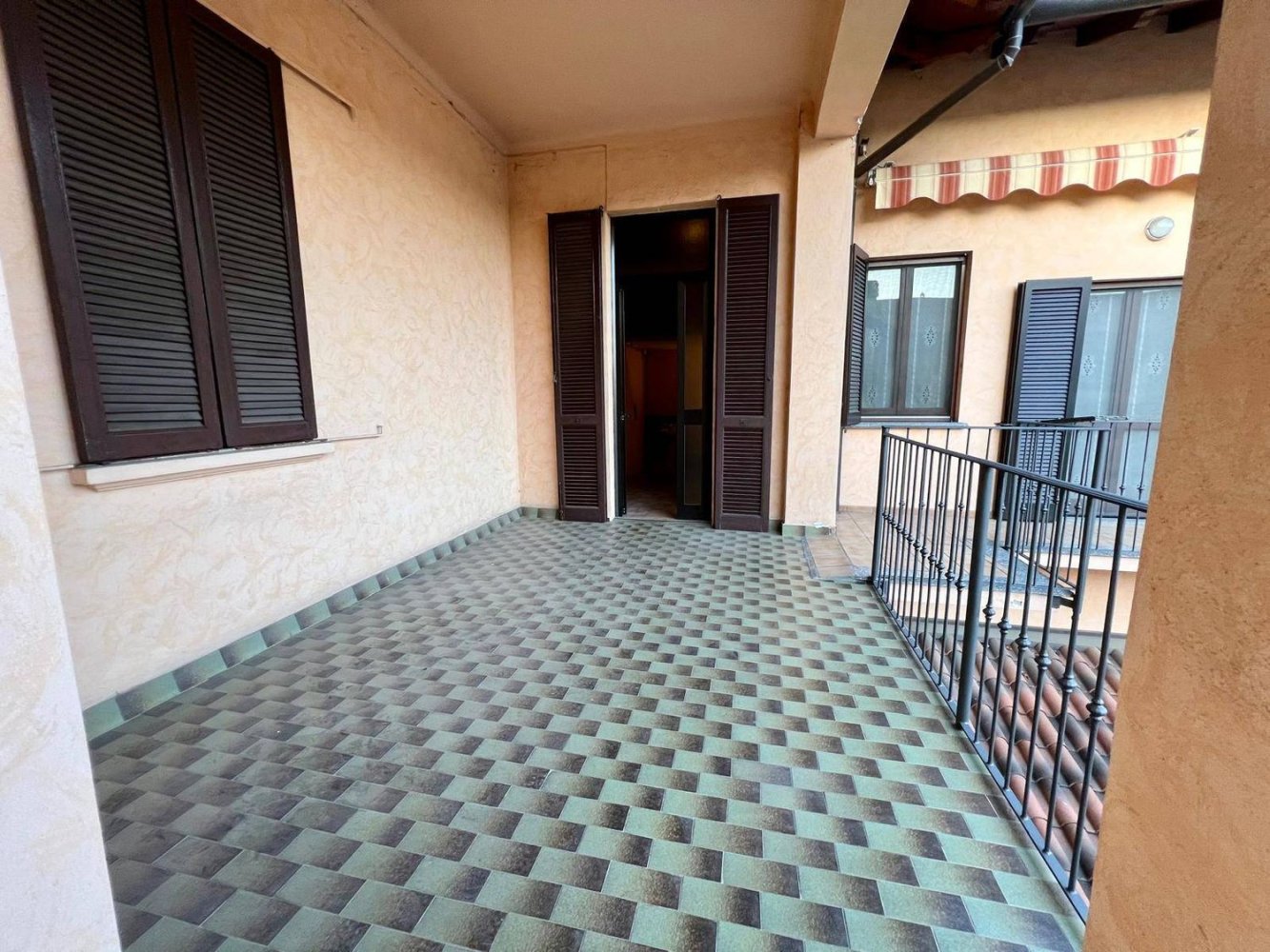 4-salle Appartement à Carate Brianza, Italy No. 112169