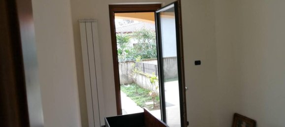 3 rooms Apartment in Rotondi, Italy No. 25519 4