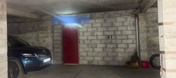 Parkplatz in Paris, France, Nr. 165655 2