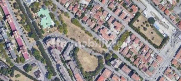 5 rooms Apartment in Ferrara, Italy No. 282693 2