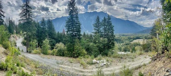 3 bedrooms Land in British Columbia, Canada No. 1450 4