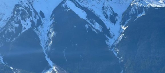 3 bedrooms Land in British Columbia, Canada No. 1450 6