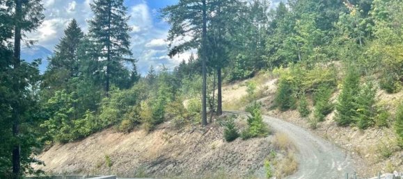 3 bedrooms Land in British Columbia, Canada No. 1450 5