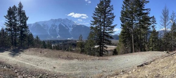 3 bedrooms Land in British Columbia, Canada No. 1450 11